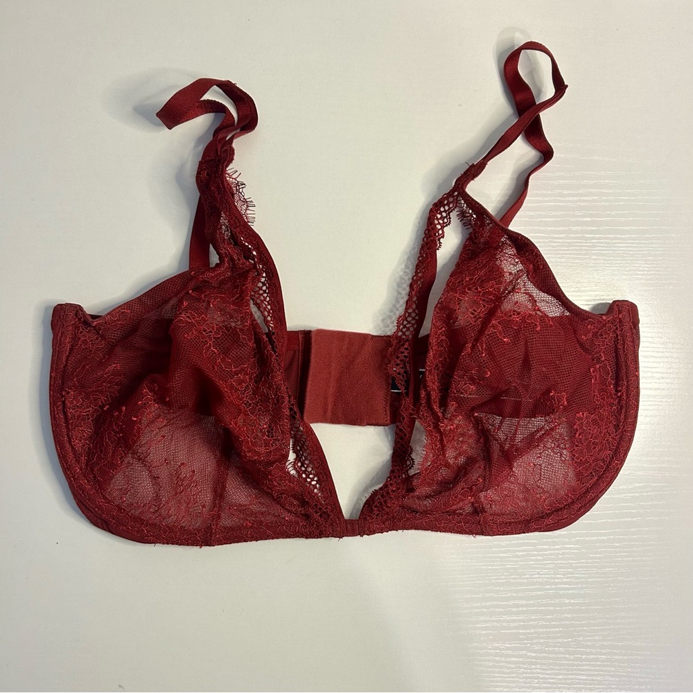 Victoria Secret‎ Chantilly Lace Plunge Bra, Red 36DD